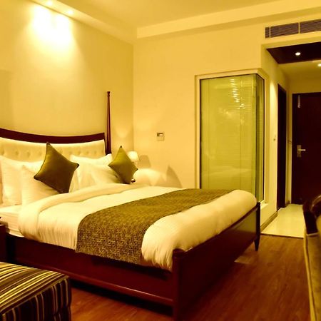 Season Hotel Nainital Exterior foto