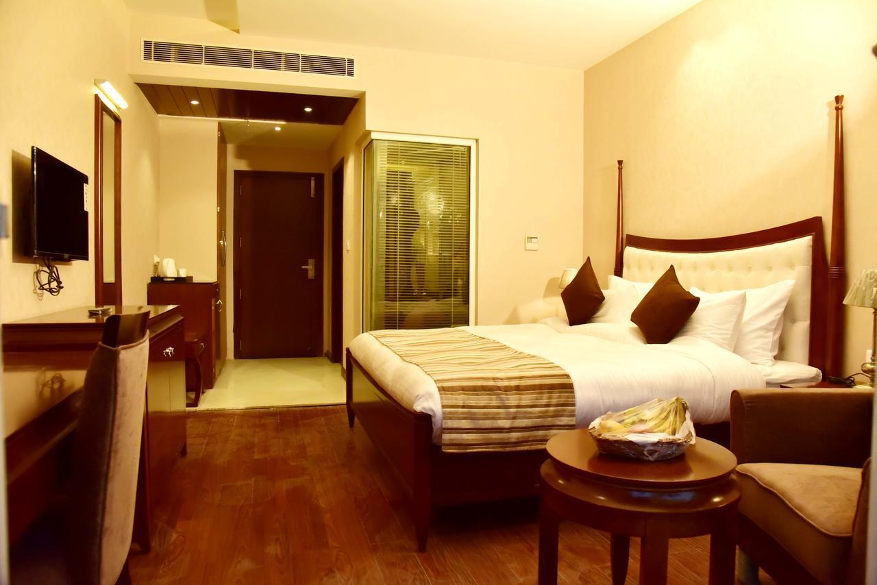 Season Hotel Nainital Exterior foto