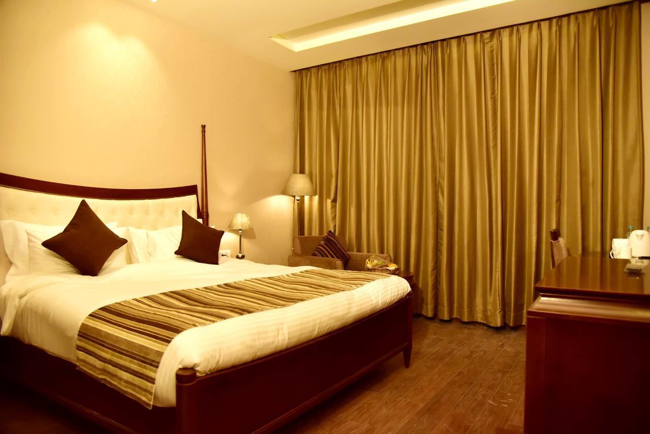 Season Hotel Nainital Exterior foto